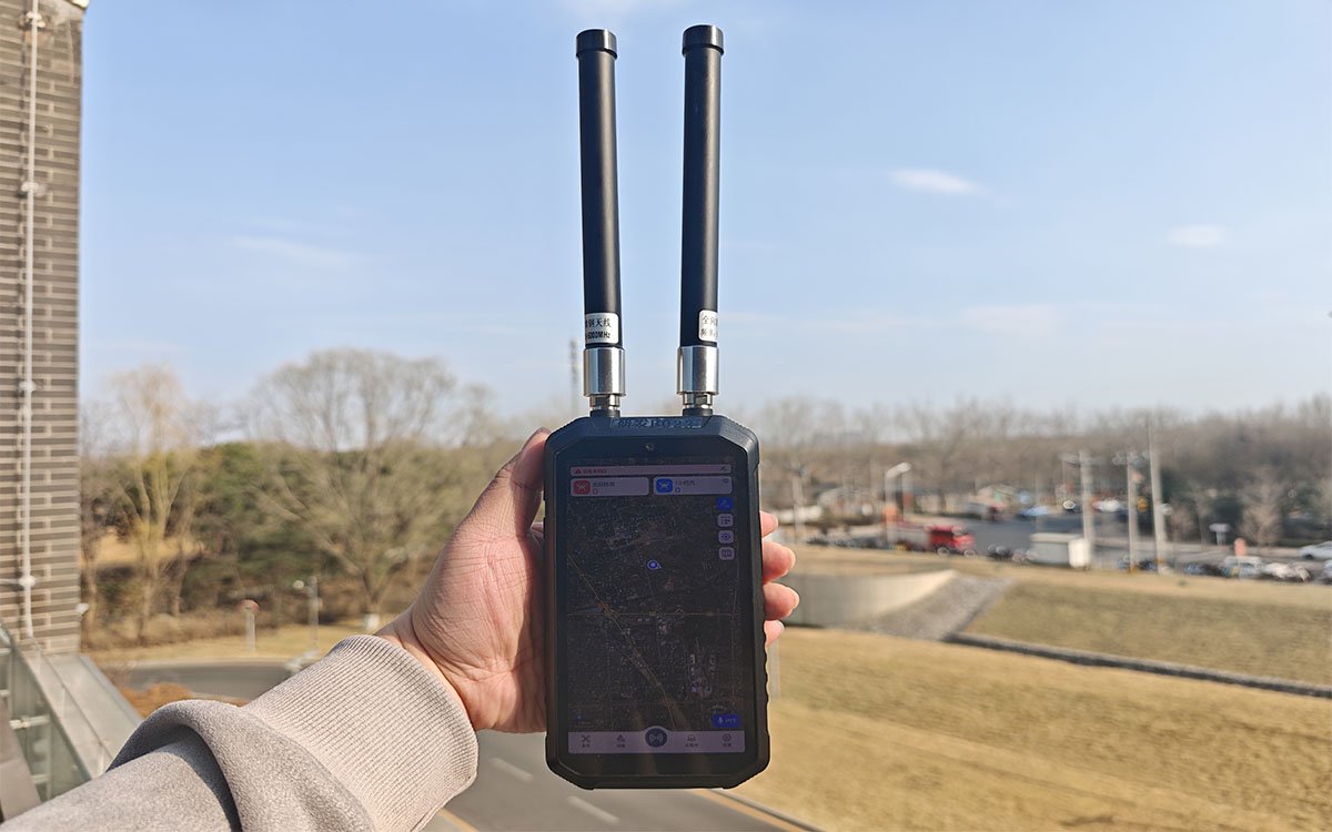 Handheld signal detector for Counter-UAS unauthorized drone detection and perimeter security