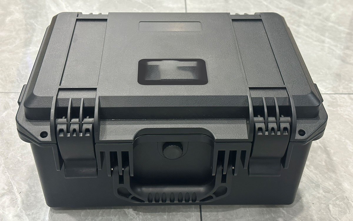 Rugged transport case for drone batteries